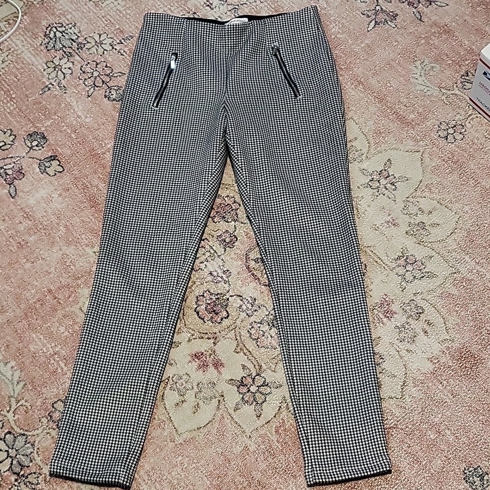 Calvin Klein Black & White Houndstooth Pull-On Skinny Leg Pants - Size 4